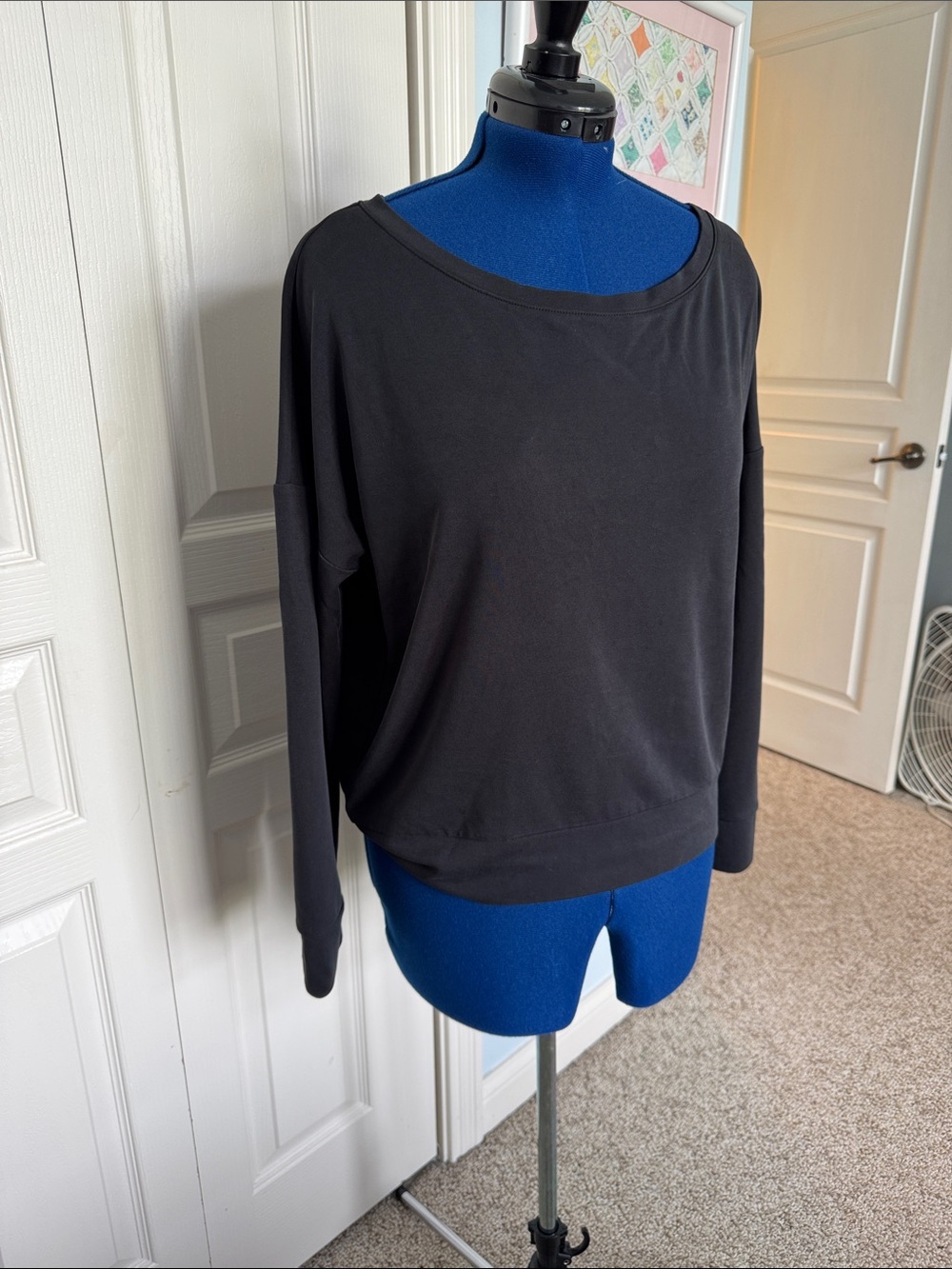 Fabletics Black Scoop-Neck Long Sleeve Pullover